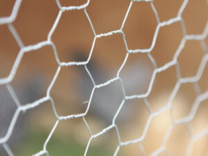 Leia mais sobre o artigo Como instalar Tela Hexagonal: veja o passo a passo.